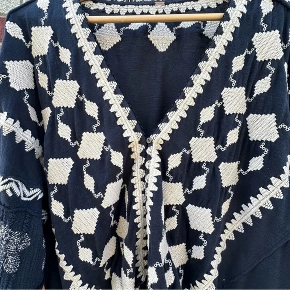 Free People Geometric Embroidery BOHO Top Drawstring Front Arts Balloon Sleeve L - Picture 4 of 17